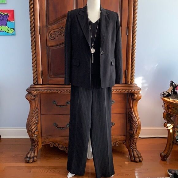 Kasper 3 piece black pinstripe pant suit- size 6P - Picture 3 of 10